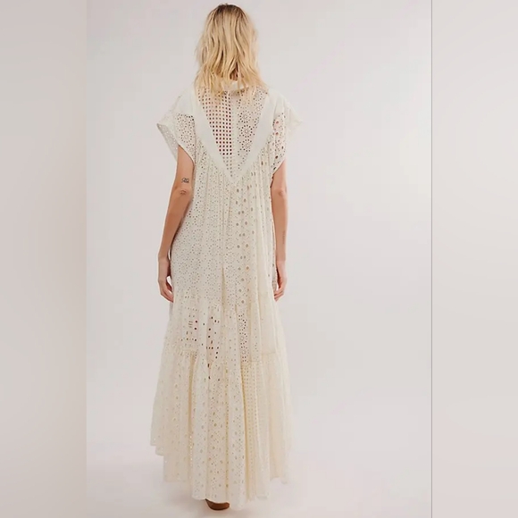 Dresses & Skirts - Free People Elegant Cream Lace Maxi Dress Xs